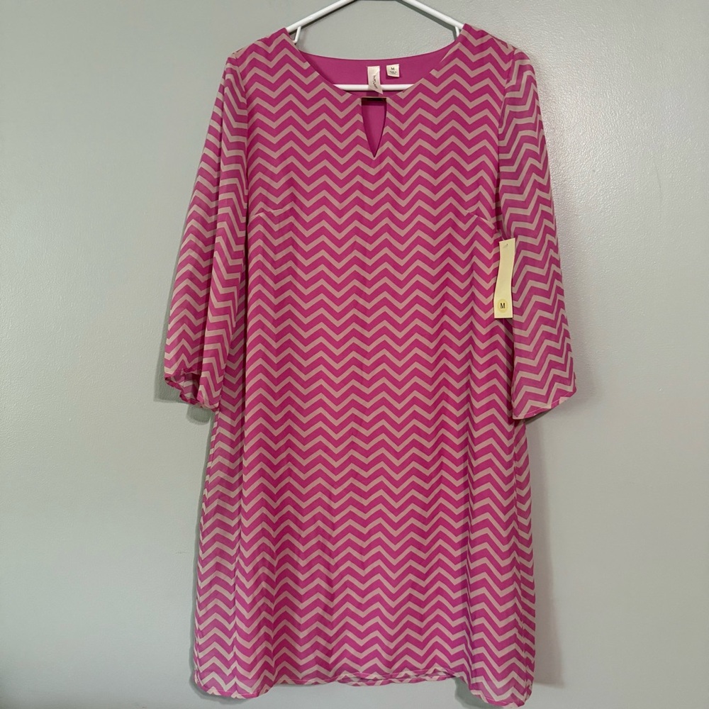 Tacera Women’s size Medium Pink and Cream Chevron Dress 652B5